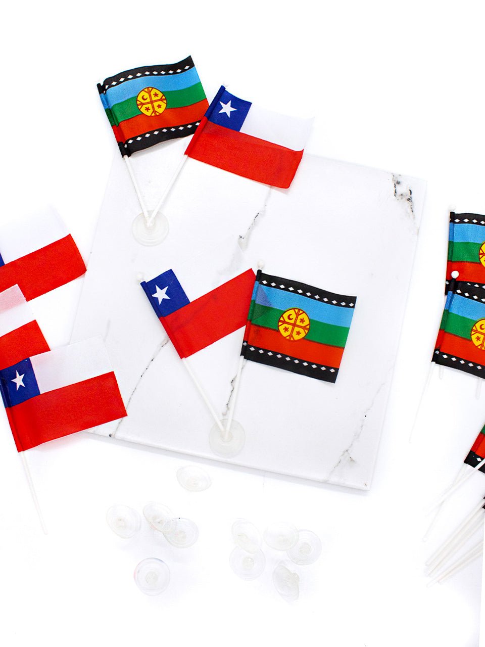 BANDERA CHUPETE CHILE Y MAPUCHE 12 PZA-8,5 X 6,5 CM por mayor en Chile